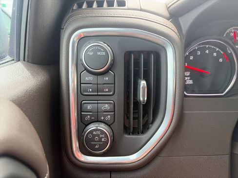 Used 2021 Chevrolet Silverado 1500 LTZ w/ LTZ Premium Package AWD/4WD image 25