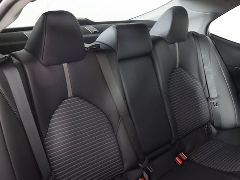 Used 2024 Toyota Camry SE image 33