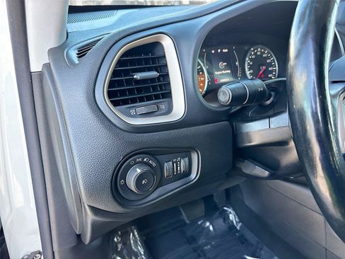 Used 2016 Jeep Renegade 75th Anniversary AWD/4WD image 11