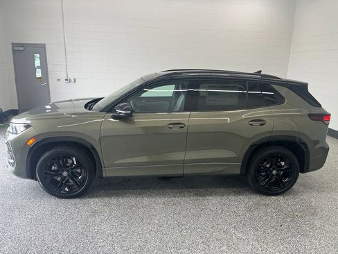 New 2026 Volkswagen Tiguan SE R-Line AWD/4WD image 2