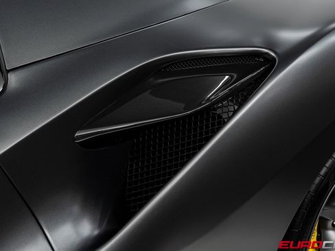 Used 2022 Ferrari F8 Tributo image 18