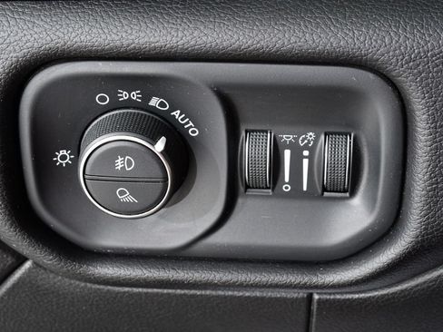 Used 2020 RAM 2500 Big Horn w/ Night Edition AWD/4WD image 33