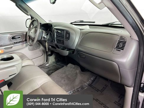 Used 2002 Ford F150 Lariat image 25