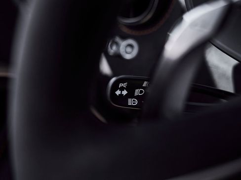 Used 2025 McLaren 750S Spider image 52