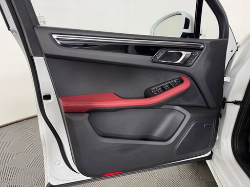 Certified 2026 Porsche Macan Turbo AWD/4WD image 19