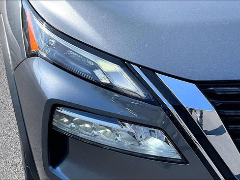 Used 2023 Nissan Rogue SV image 32