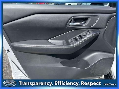Used 2024 Nissan Rogue SV AWD/4WD image 16