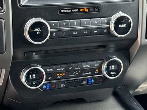 Used 2018 Ford Expedition Max XLT w/ Equipment Group 202A AWD/4WD image 22