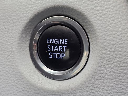 Used 2020 Toyota Corolla SE image 26