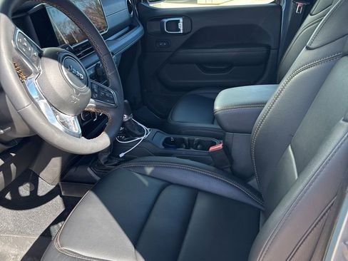 Used 2024 Jeep Wrangler Sahara w/ Technology Group image 7