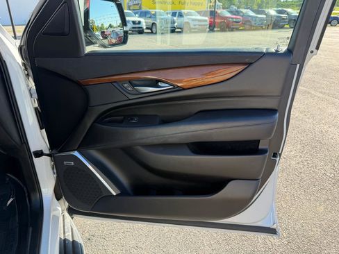 Used 2017 Cadillac Escalade Luxury w/ LPO, Radiant Package AWD/4WD image 26