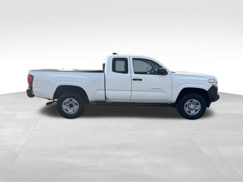 Used 2022 Toyota Tacoma SR image 9
