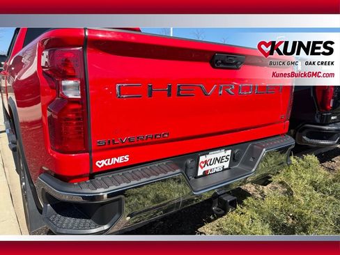 Used 2022 Chevrolet Silverado 2500 LT w/ Convenience Package image 5