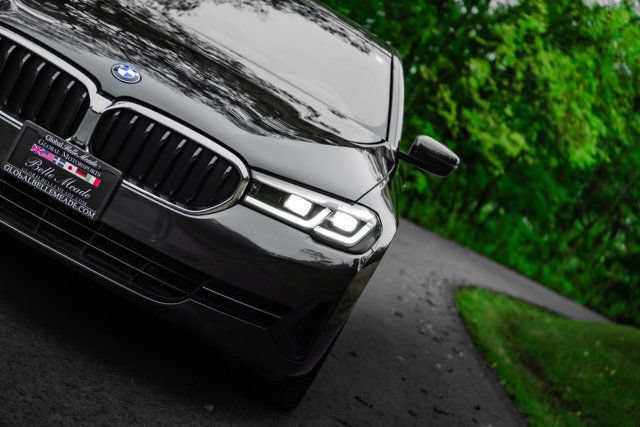 Used 2023 BMW 530i xDrive w/ Premium Package AWD/4WD image 4