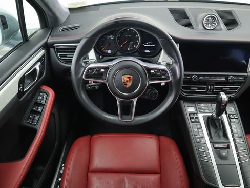 Used 2020 Porsche Macan Turbo image 10