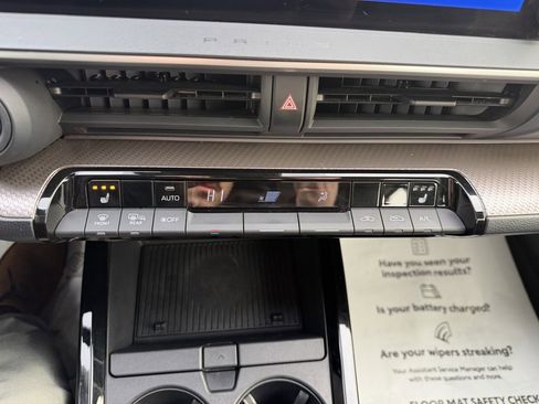 Used 2023 Toyota Prius XLE image 19