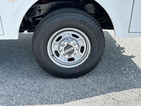 New 2026 Ford F250 XL w/ XL Chrome Package AWD/4WD image 24