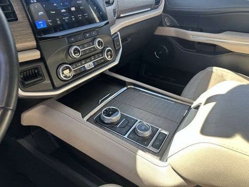 Used 2024 Ford Expedition Max Limited image 11