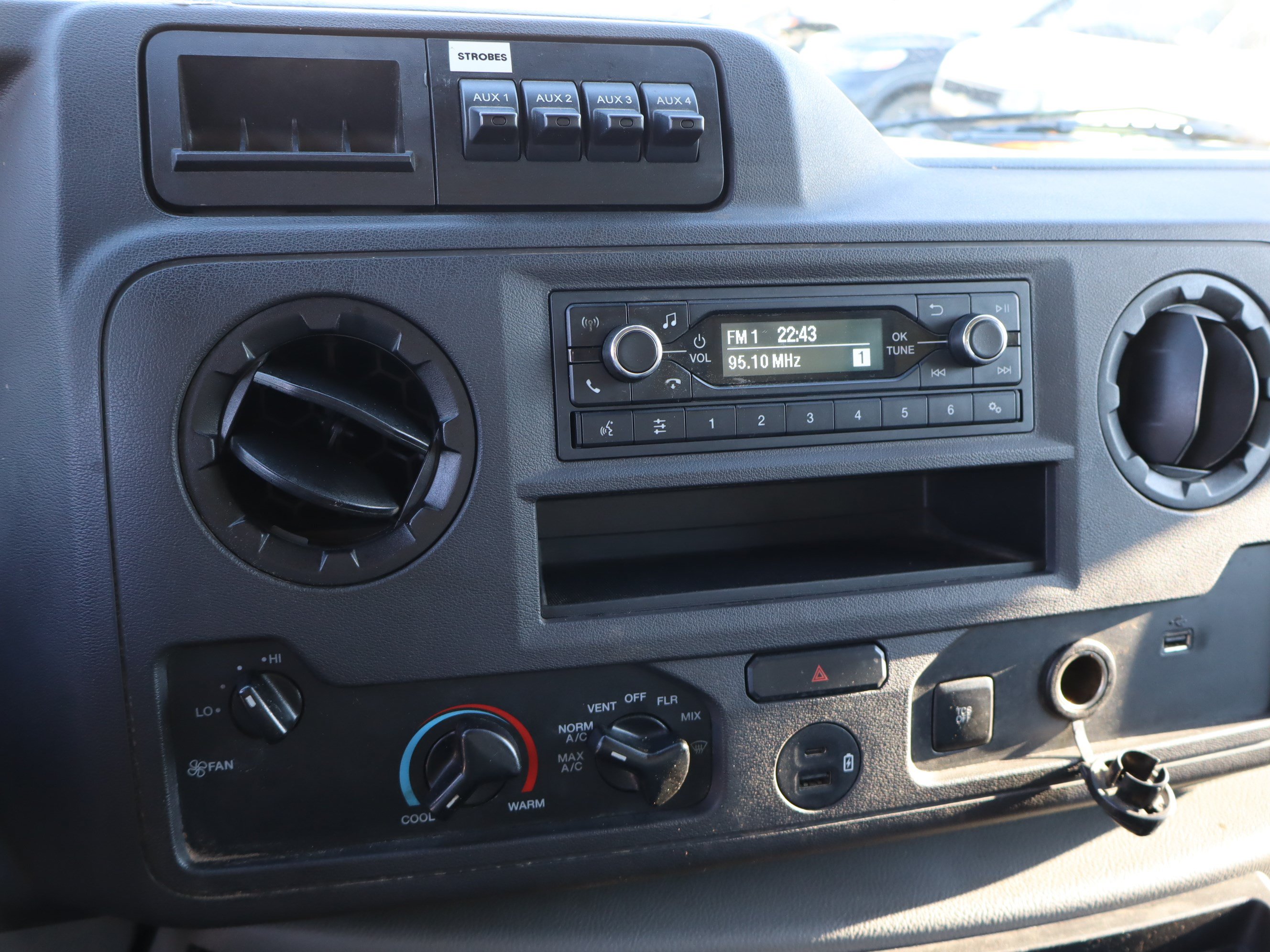 Used 2022 Ford E-350 and Econoline 350 Super Duty w/ Power Windows & Locks Group RWD image 23