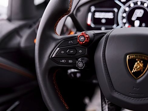 Used 2025 Lamborghini Revuelto AWD/4WD image 71