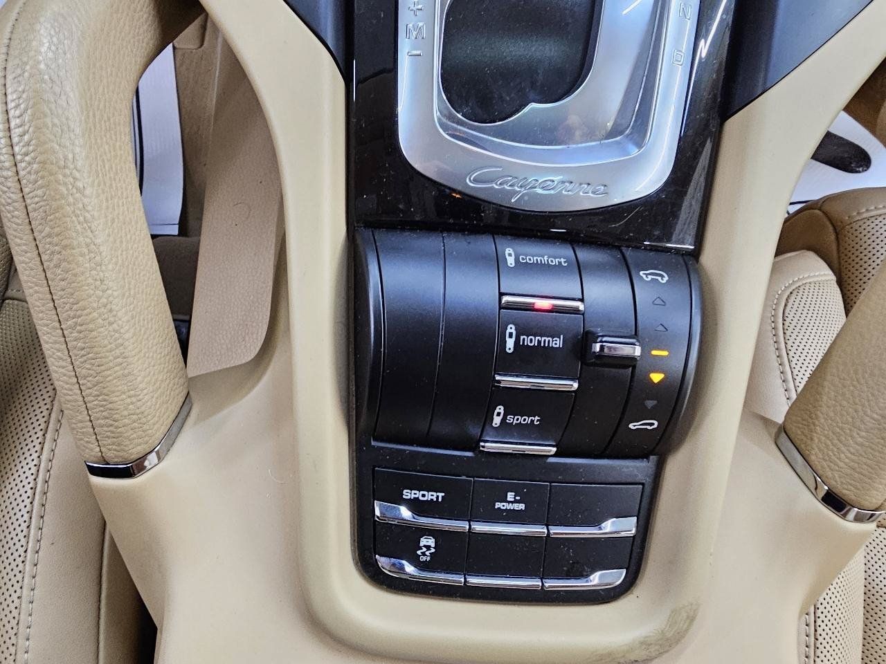 Used 2014 Porsche Cayenne S w/ Comfort Plus Package AWD/4WD image 35