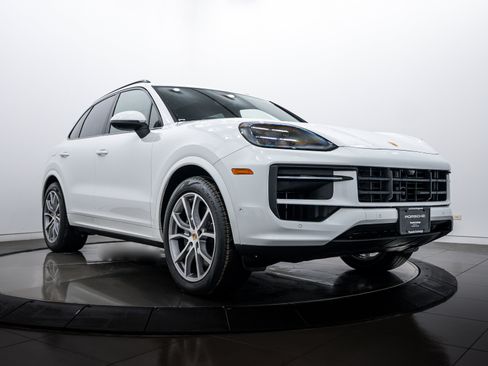 Certified 2025 Porsche Cayenne image 9