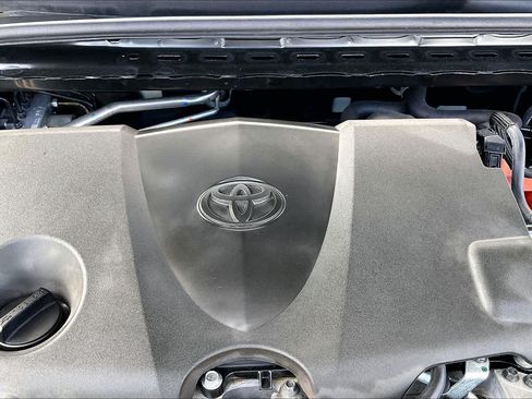Used 2025 Toyota Camry SE FWD image 34