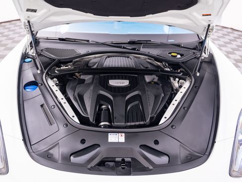 Used 2018 Porsche Panamera 4 AWD/4WD image 27