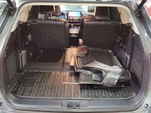 Used 2023 Toyota Highlander Limited image 10