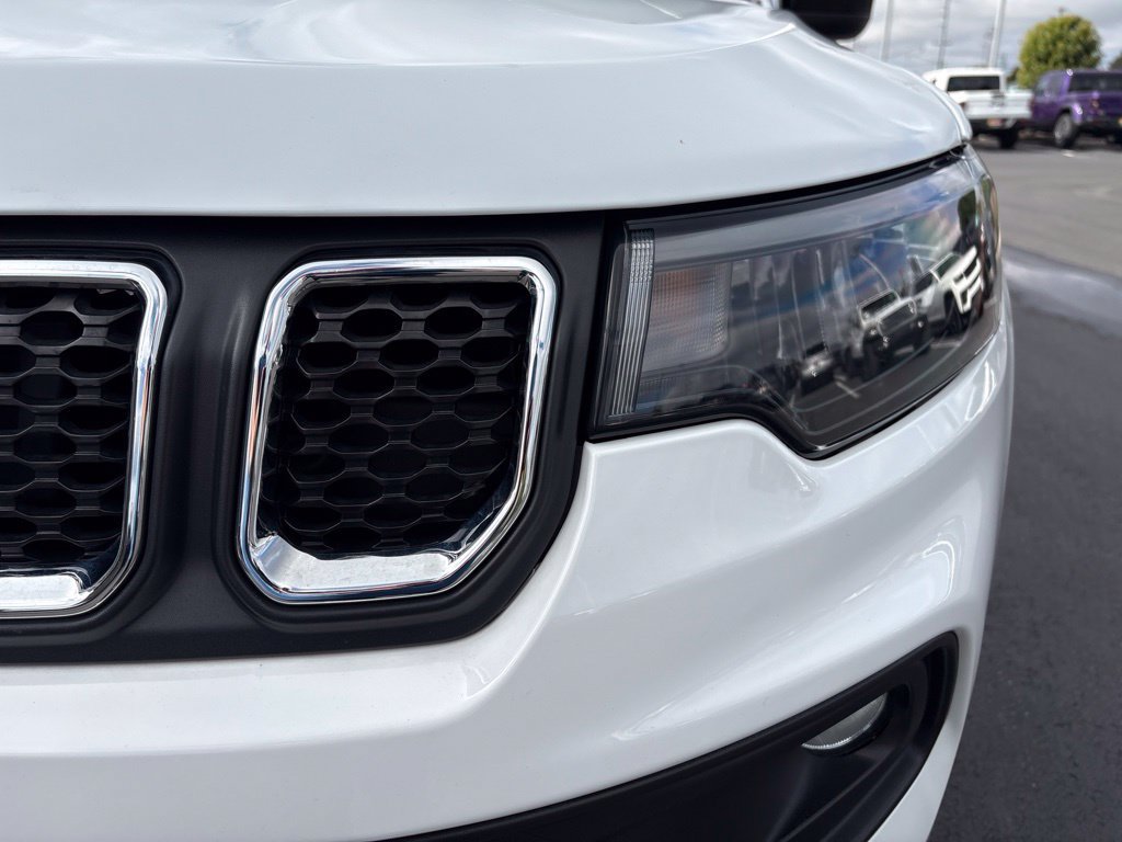 Used 2023 Jeep Compass Latitude w/ Sun and Sound Group AWD/4WD image 9