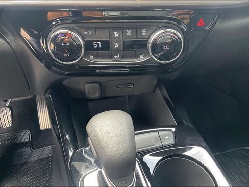 Used 2025 Chevrolet Trax ACTIV w/ Driver Confidence Package FWD image 35