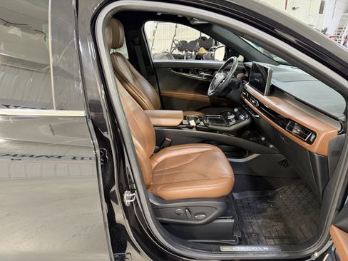 Used 2023 Lincoln Nautilus Reserve image 14