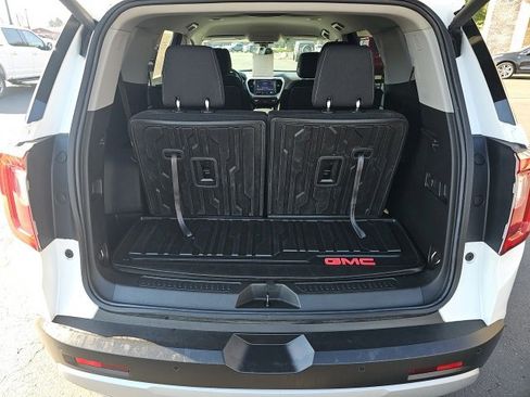 Used 2023 GMC Acadia SLE w/ Driver Convenience Package image 17