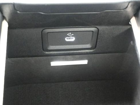 New 2026 Mercedes-Benz CLE 300 4MATIC Coupe image 9