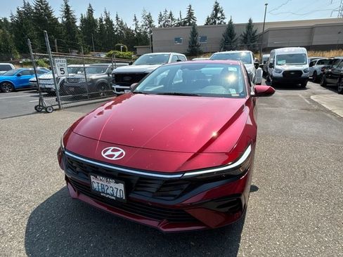 Used 2025 Hyundai Elantra SEL FWD image 1
