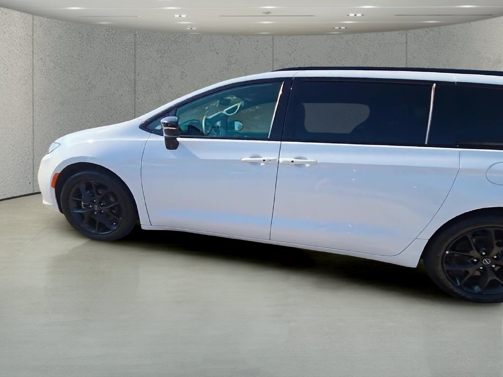 Used 2025 Chrysler Pacifica Limited FWD image 48