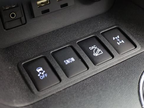 Used 2019 Toyota Highlander XLE AWD/4WD image 22