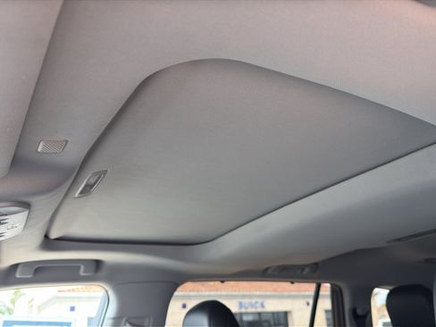 Used 2022 Toyota Highlander XLE AWD/4WD image 18
