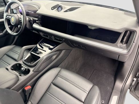 Certified 2024 Porsche Cayenne Coupe AWD/4WD image 19