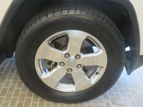 Used 2011 Jeep Grand Cherokee Limited image 10