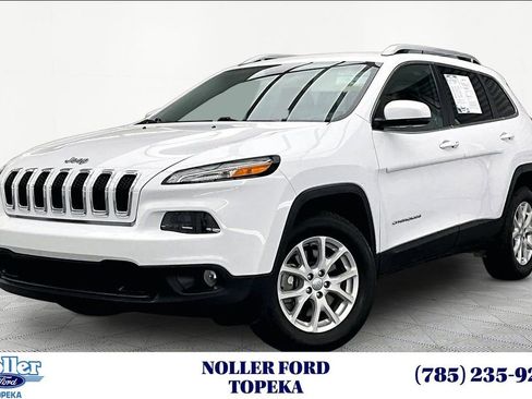 Used 2018 Jeep Cherokee Latitude Plus w/ Cold Weather Group AWD/4WD image 1