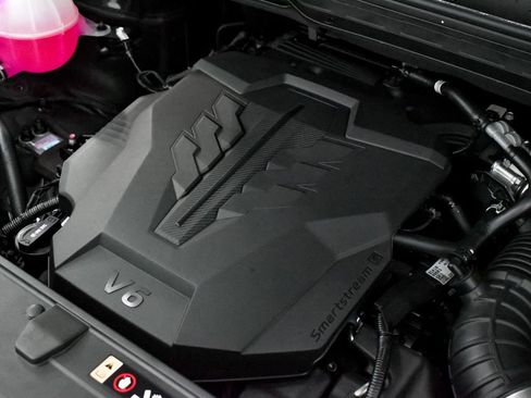 Certified 2024 Kia Carnival LX image 4