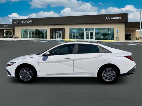 New 2026 Hyundai Elantra Hybrid image 3