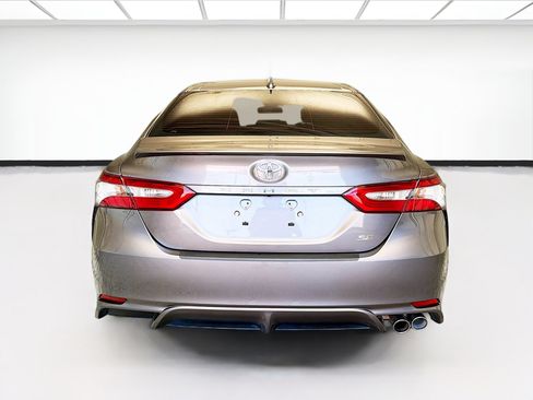 Used 2019 Toyota Camry SE w/ Carpet Mat Package FWD image 5
