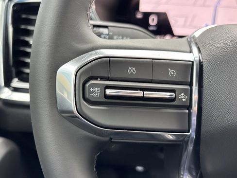 New 2025 GMC Canyon Elevation w/ Convenience Package image 24