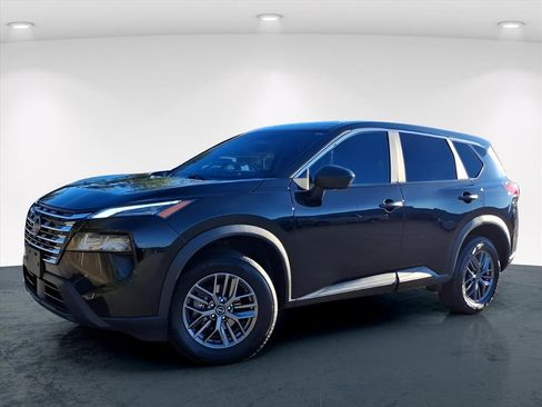 Used 2024 Nissan Rogue S image 2