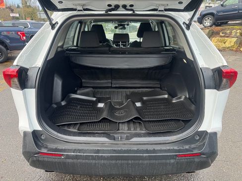 Used 2022 Toyota RAV4 XLE image 6