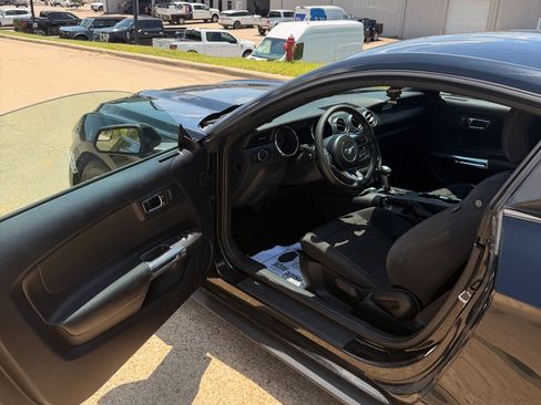 Used 2015 Ford Mustang Coupe RWD image 10