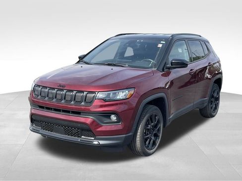 Used 2022 Jeep Compass Latitude w/ Convenience Group AWD/4WD image 3