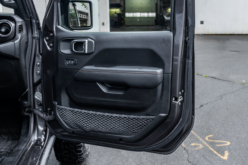 Used 2022 Jeep Wrangler Unlimited Rubicon w/ Dual Top Group AWD/4WD image 17